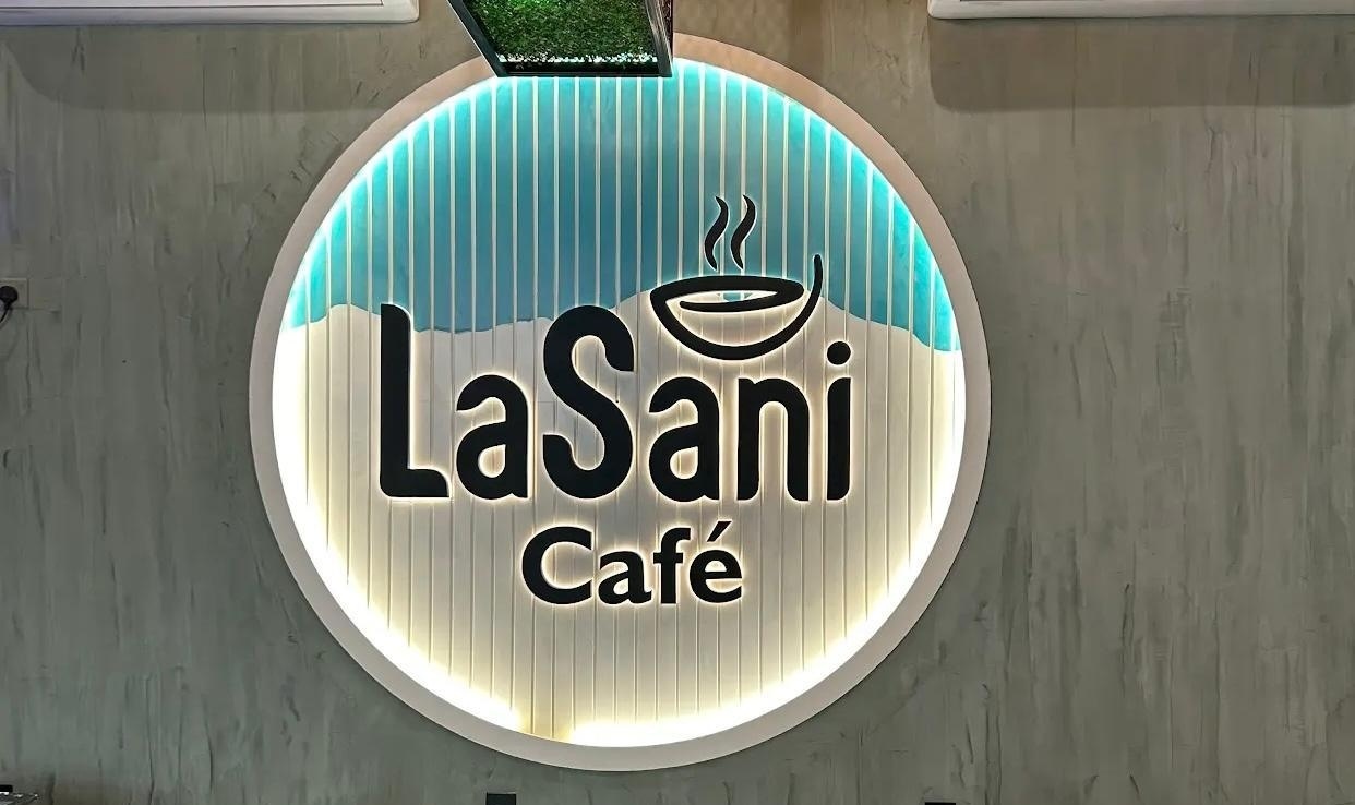 صورة بطل مقهى لاساني